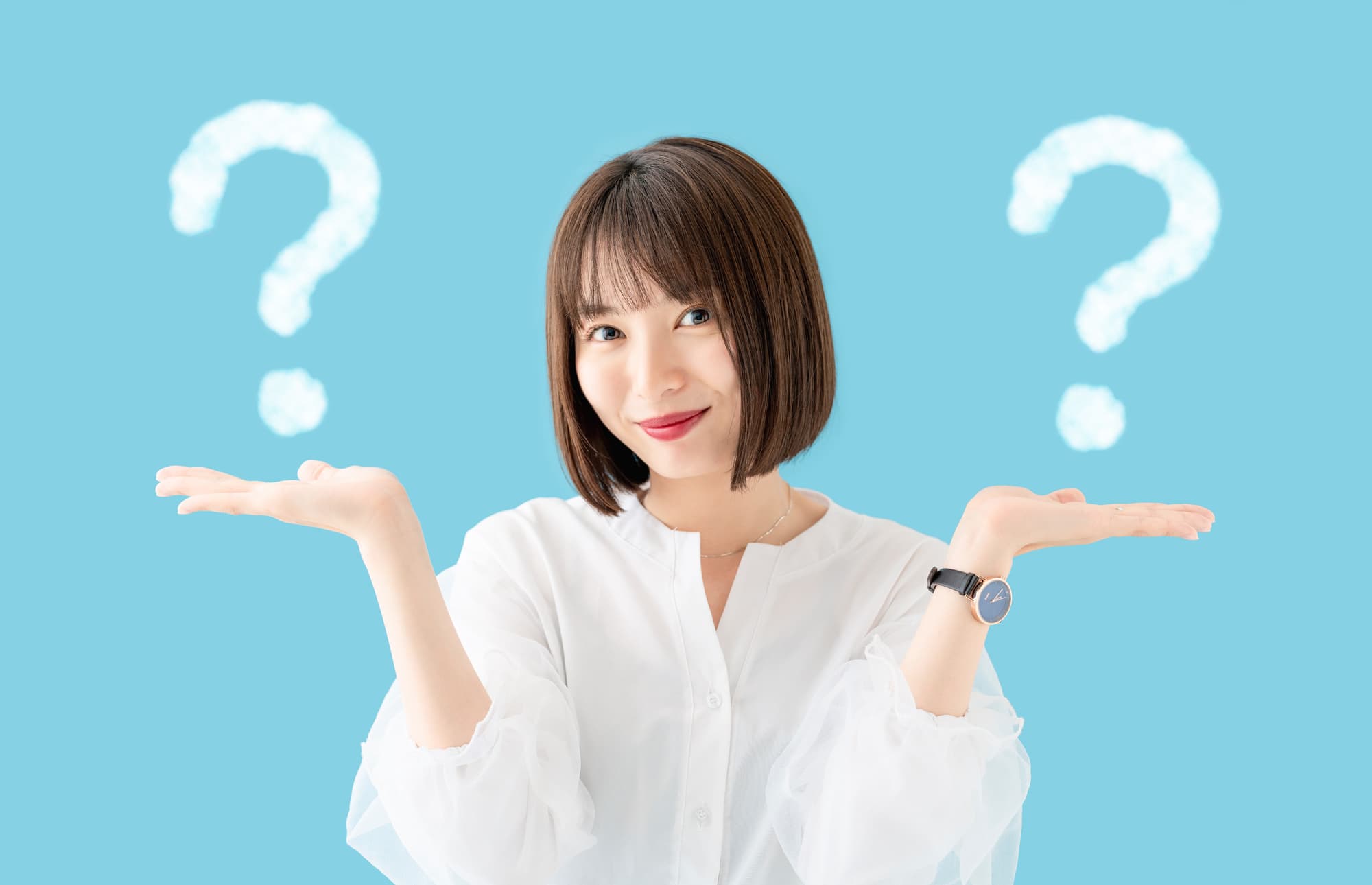 インプラントとセラミックの違いは何か考える女性