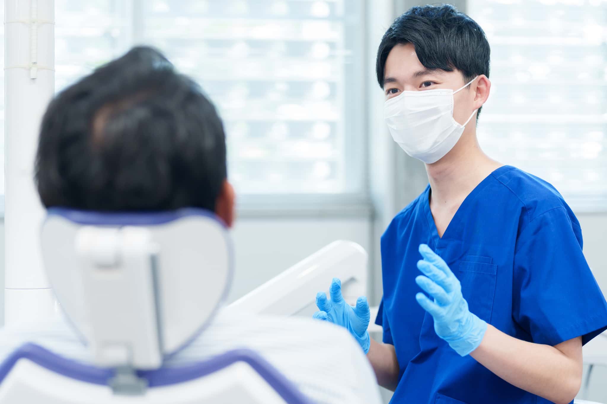 インプラント治療で副鼻腔炎になり歯科にかかるイメージ