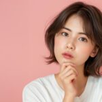 インプラント治療はやめたほうがいいのか悩む女性
