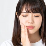 噛み合わせが悪くインプラントに影響が出ている女性