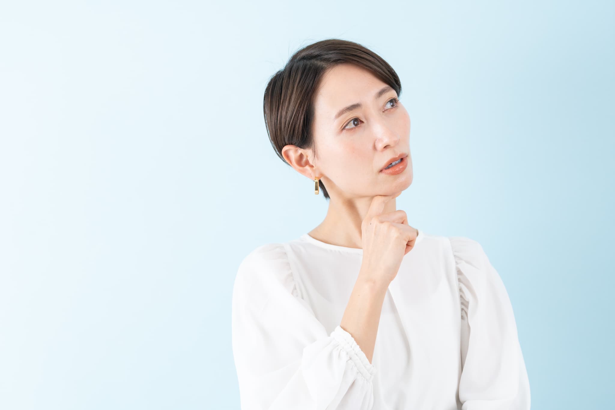 インプラントがあってもMRI検査は受けられるのか疑問に思う女性