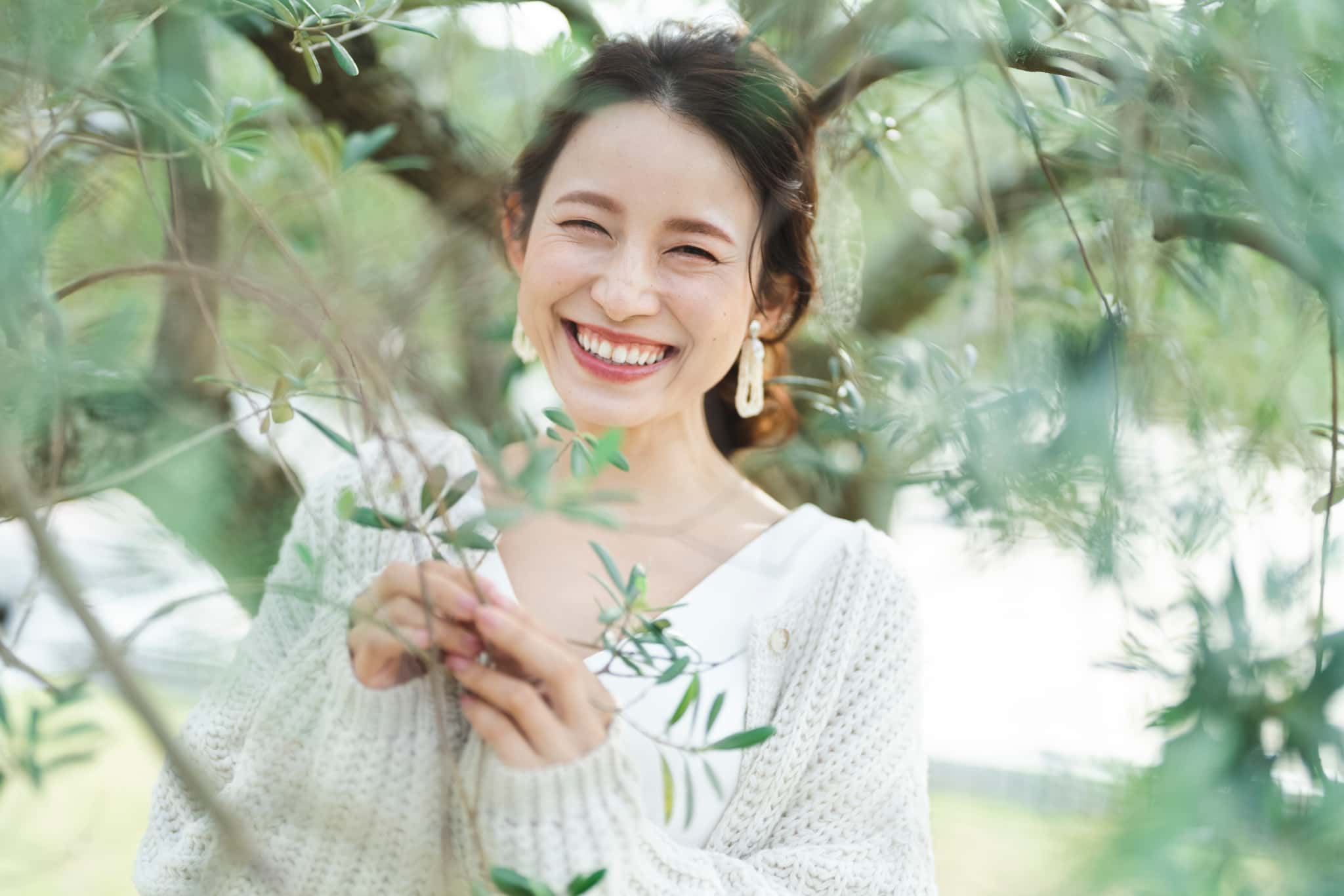 セラミックの歯で治療した笑顔の女性